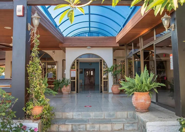 West End Hotel Peyia