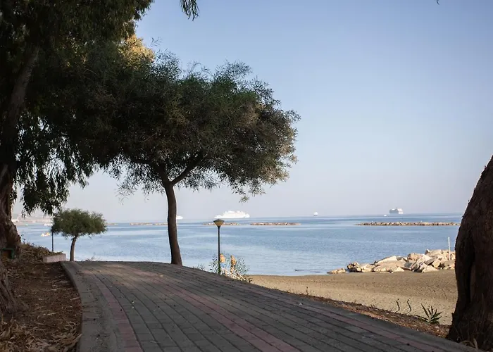 Mayra Seafront Luxury Apartment Limassol